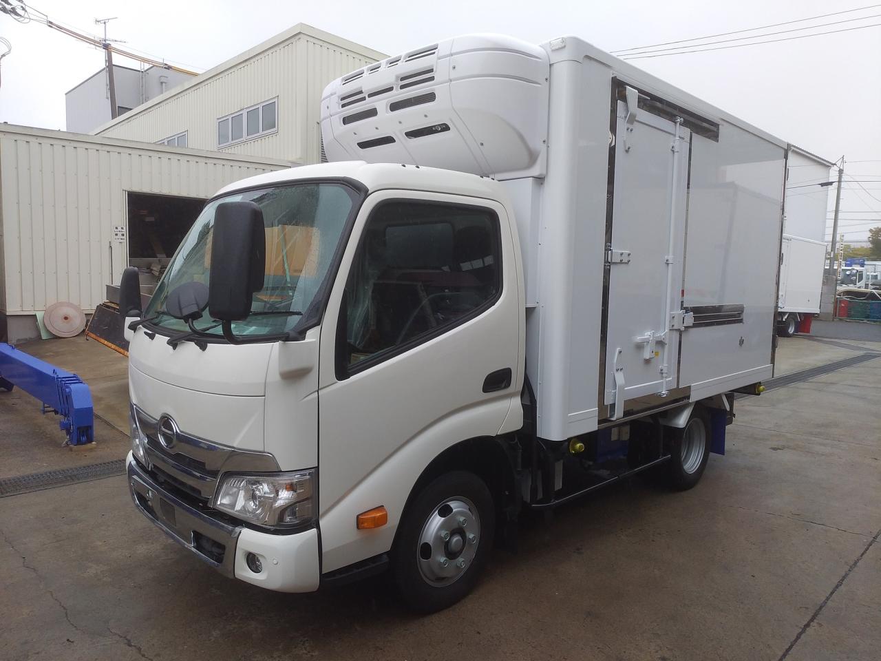 日野デュトロ ボディタイプ：冷蔵・冷凍車