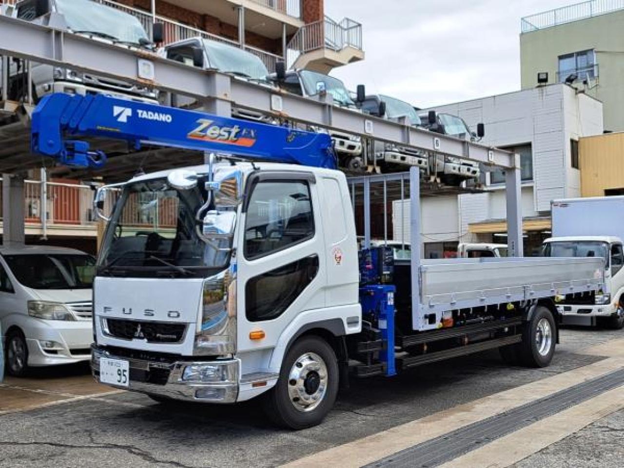 三菱ファイター2KG-FK62FZ ボディタイプ：クレーン付