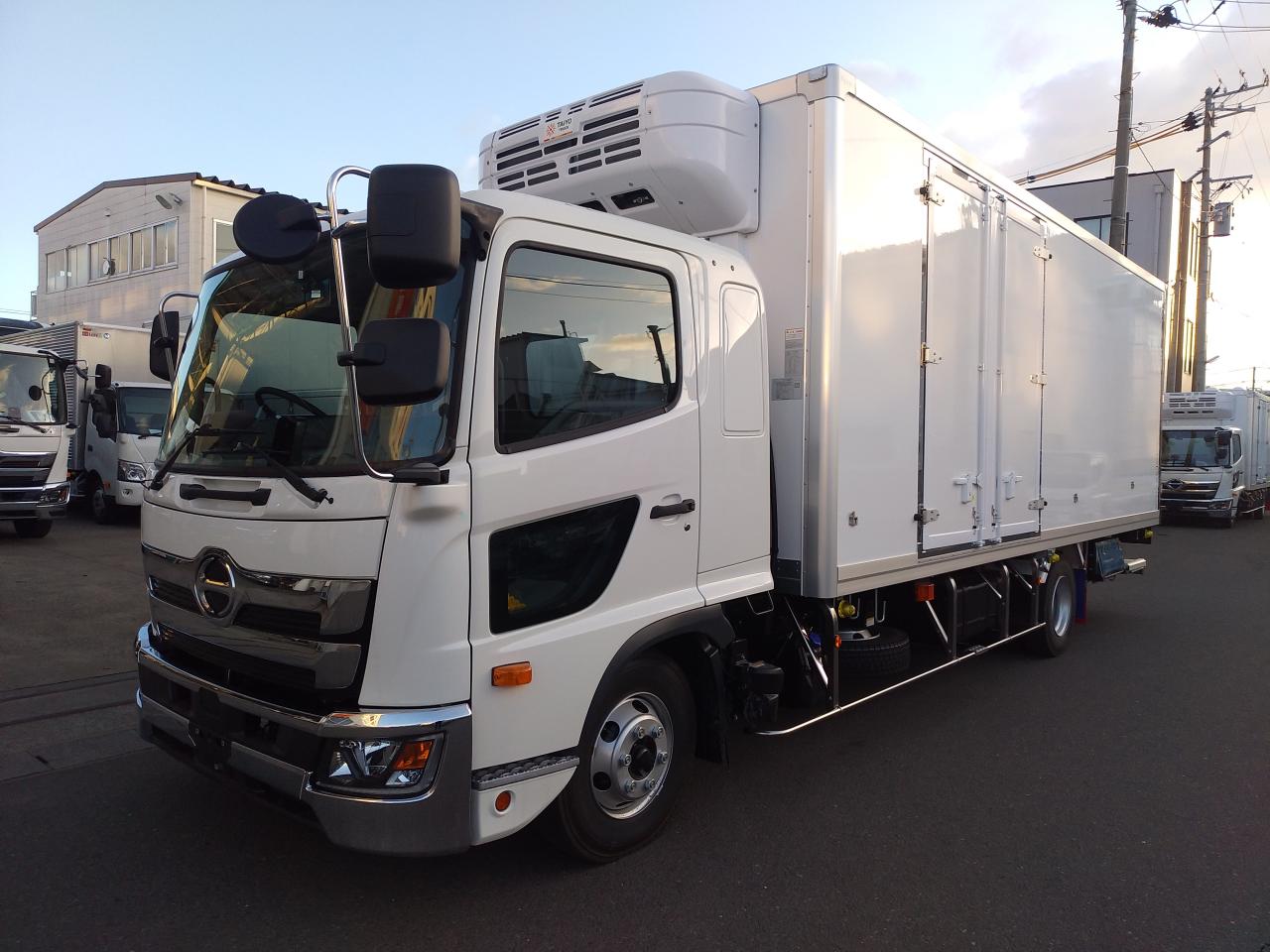 日野デュトロ 冷蔵・冷凍車