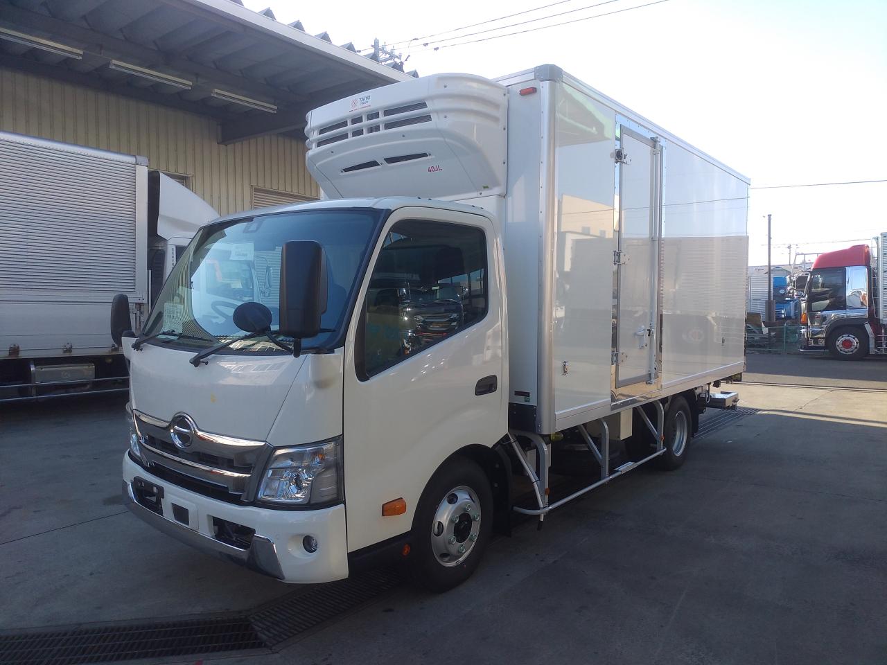 日野デュトロ 冷蔵・冷凍車