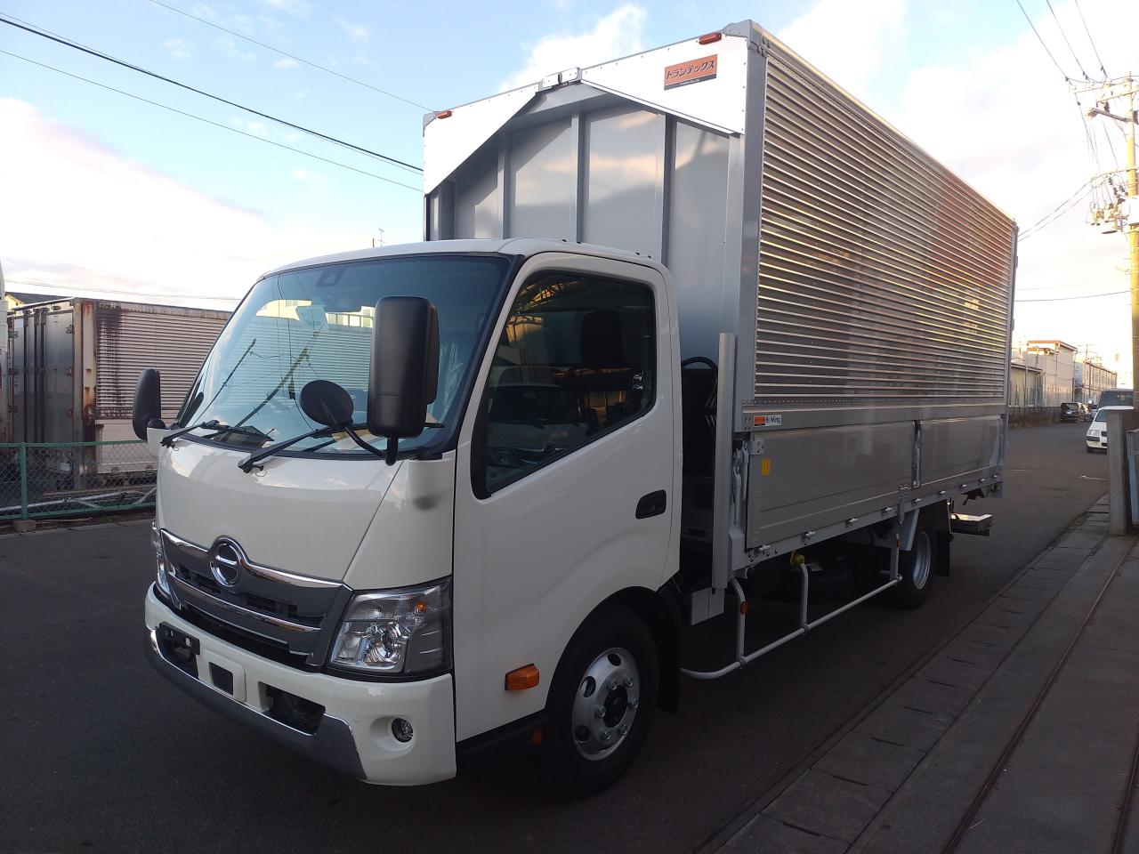 日野デュトロ ウイング