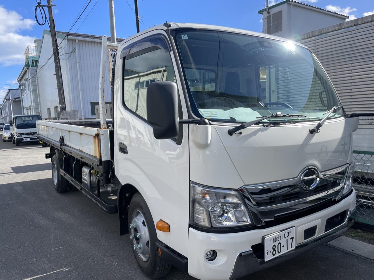 日野デュトロ 平ボディー