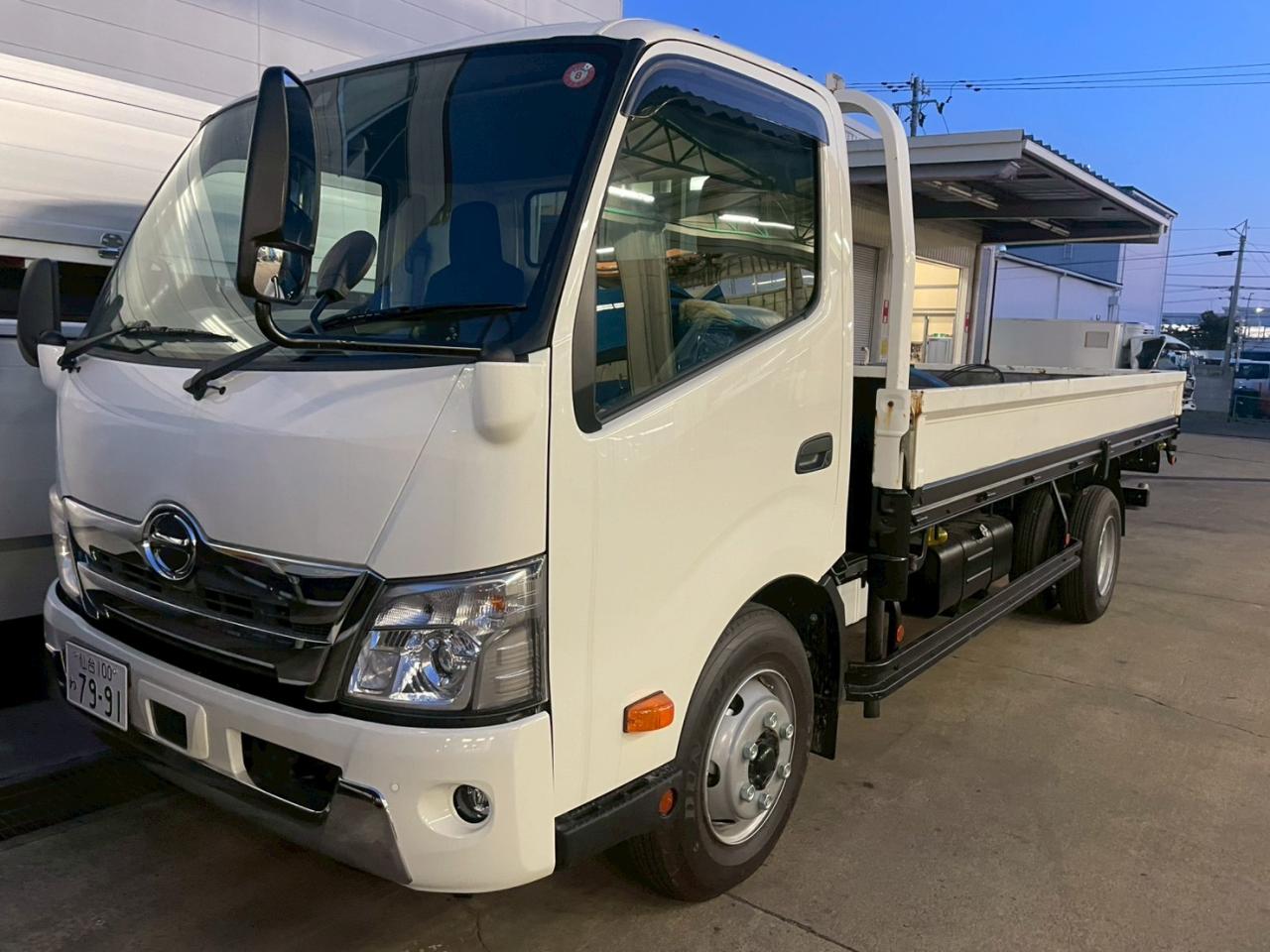 日野デュトロ 平ボディー