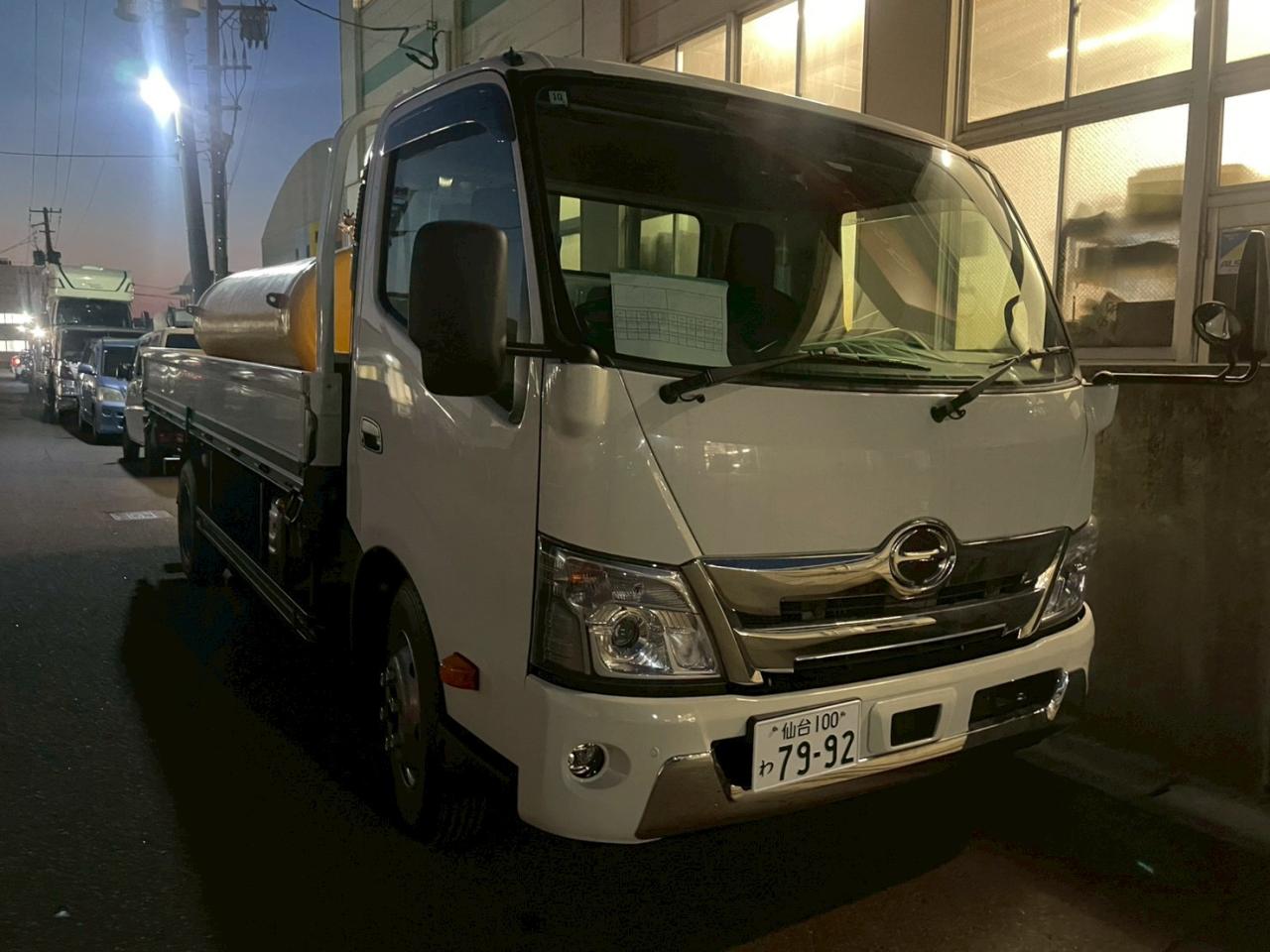 日野デュトロ 平ボディー