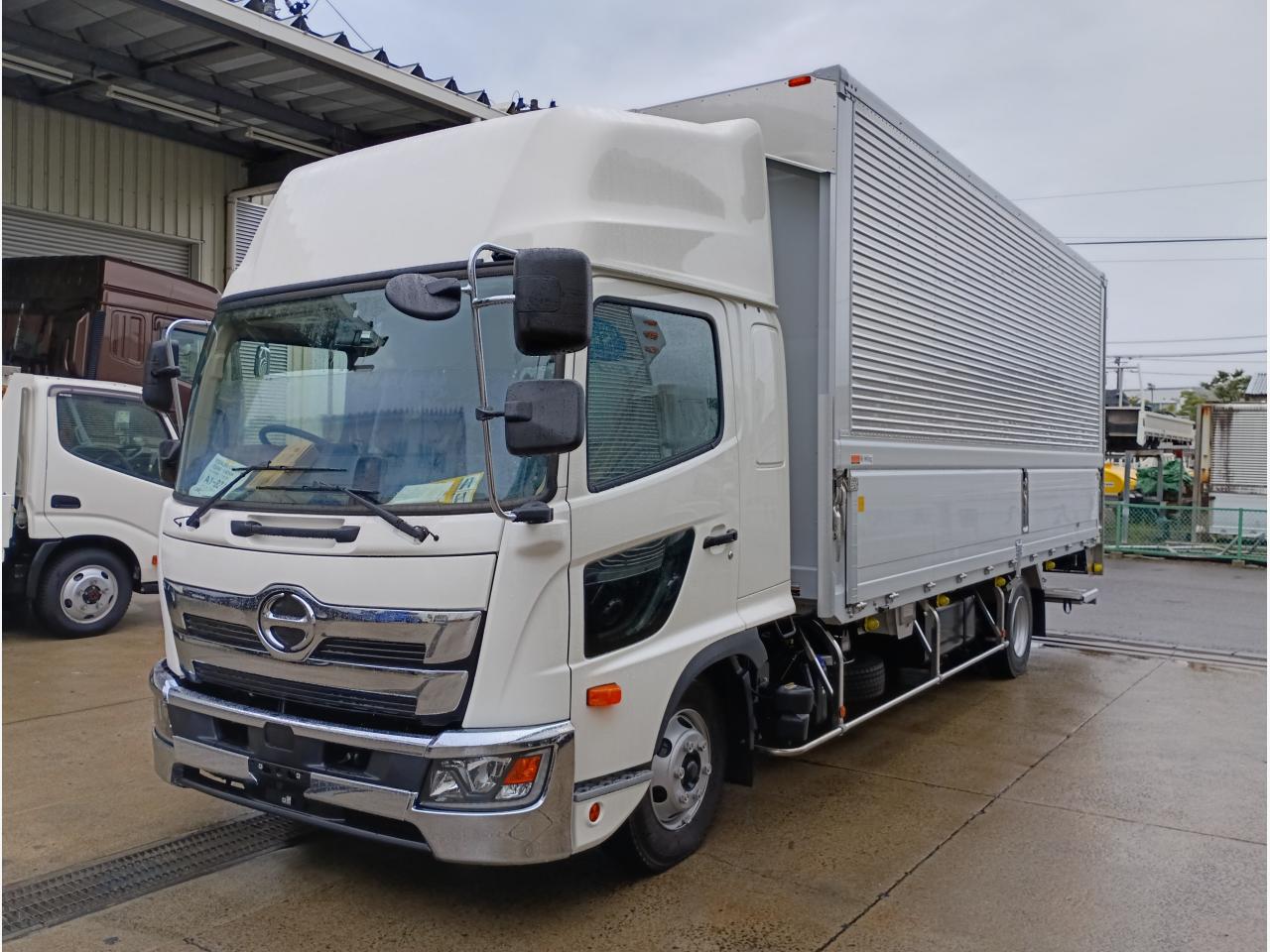 日野レンジャー ボディタイプ：ウイング