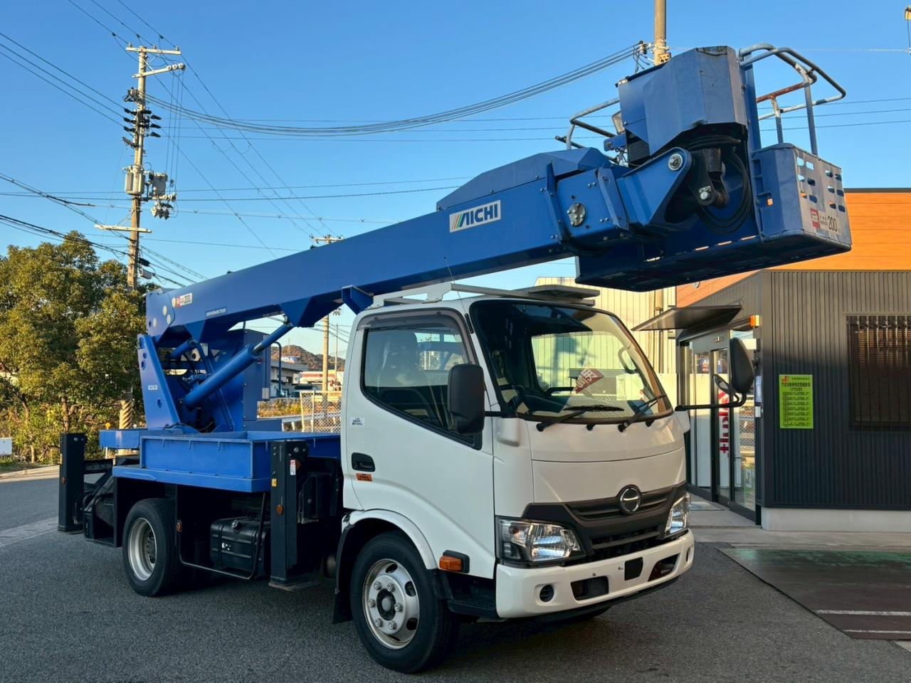 日野デュトロ 高所作業車