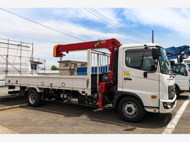 ユニック車レンタル必携ガイド！失敗しない為の資格・車両の選び方【操作荷重別チェックリスト】